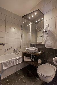 Hôtel bien-être Premium Panorama Siofok - salle de bain - Prémium Hotel Panoráma**** Siófok - Hôtel spécial bien-être à Siofok en demi-pension
