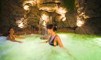 Baños en una Cueva-Premium Hotel Panorama Siofok, Hotel Wellness Panorama