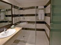 Stanza da bagno, moderno ed elegante - Hotel  Aquaworld Resort Budapest, hotel a 4 stelle a Budapest - hotel con proprio centro wellness a Budapest