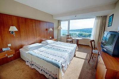 Hotel Bal Resort 4* elegante tweepersoonskamer in Balatonalmadi - Hotel Bál Resort**** Balatonalmádi - wellnesshotel rechtstreeks aan de noordelijke oever van het Balaton-meer