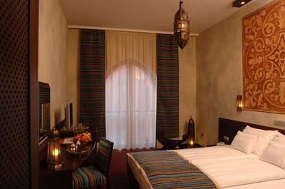 Комфортный номер двухместный в 4-х звездочном отеле Mesés Shiraz  - Hotel Shiraz**** Egerszalok - Акция на номера Конференц - Велнес Отеля Shiraz в городе Эгерсалок