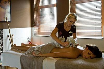 Tratamiento de masaje tibetano en el Hotel fabuloso Shiraz - Hotel Shiraz**** Egerszalok - fabuloso hotel en Egerszalok a precio favorable