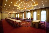 Зал для проведения мероприятий при Конференц-Велнес Отеле Mesés Shiraz 