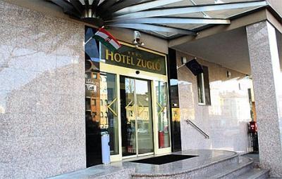 Entrada del Hotel Zuglo Budapest - hotel de 3 estrellas en Budapest - ✔️ Hotel Zuglo Budapest*** - hotel barato en la zona verde en Budapest