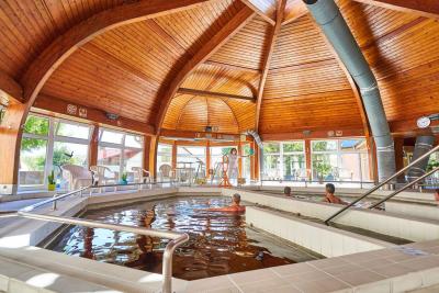 Piscină exterioară în Hotelul Termal Hungarospa din Hajduszoboszlo, Ungaria - ✔️ Hungarospa Thermal Hotel*** Hajdúszoboszló - Thermal Hotel în Hajduszoboszlo