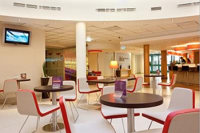 Фойе отеля Budapest Ibis Centrum в центре города - ✔️ Hotel Ibis Budapest Centrum*** - дешевый отель в центре Будапешта