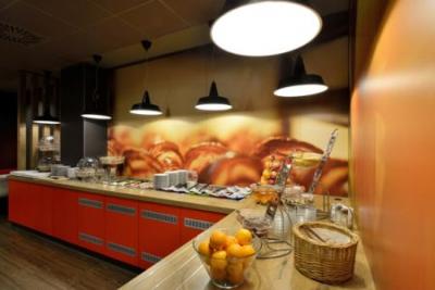 Hotel Ibis City Boedapest Restaurant - hotel in de binnenstad van Budapest - ✔️ Hotel Ibis Budapest City*** - een goedkoop Ibis hotel vlakbij Rakoczi straat in Boedapest /Ibis Emke/ 