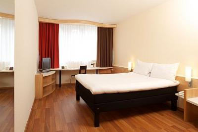 Hermosa y luminosa habitación doble en el Hotel Ibis City - Budapest  - ✔️ Hotel Ibis Budapest City*** - hotel de 3 estrellas en Budapest /Ibis Emke/ 