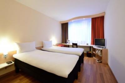 Hotel Ibis City in the centre of Budapest with closed parking at affordable price - ✔️ Hotel Ibis Budapest City*** - 3 star Ibis Hotel in Budapest (former Ibis Emke)