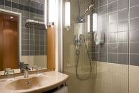 Baño del Ibis Heroes Square Hotel en Budapest