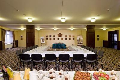 La salle de conférence de l'Hôtel Kapitany Sumeg en Hongrie - le service de bien-etre - ✔️ Hotel Kapitany**** Wellness Sumeg - Hôtel de bien-être avec des paquets au prix spécial á Sümeg en Hongrie