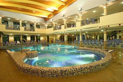 ホテルカロススパウェルネスホテルのウェルネス週末 - ✔️ Hotel Karos Spa**** Zalakaros - ホテル　スパ　テルマル　ウェルネス　ザラカロシュ　温泉プール