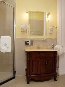 4* ванная комната La Contessa - Szilvasvarad - ✔️ La Contessa Castle Hotel**** Szilvasvarad - недорогой полупансион в отеле Szilvasvarad