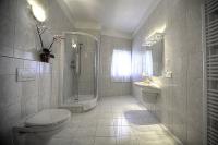 Cuarto de baño exclusivo en el hotel de  en Balatonszarszo