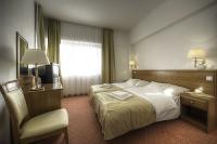 Mooie en rustige hotelkamer aan het Balatonmeer - Hotel Ket Korona in Balatonszarszo