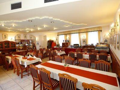 Hotel Korona  - ресторан в центре Эгера для гостей пользующихся услугами полупансиона - ✔️ Hotel Korona**** Eger - 4-х звездочный отель в центре Эгера предлагает скидки на проживание
