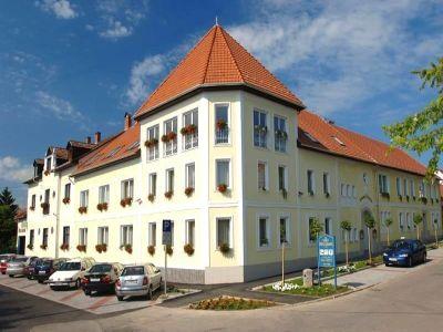 Hotel Korona Eger, servicios de bienestar con medio pensión a precio rebajado en Eger - ✔️ Hotel Korona**** Eger - Hotel de bienestar con 4 estrellas en el centro de Eger