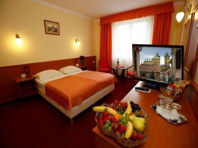 Hotel Korona - habitacion de hotel asequible en el centro de Eger - ✔️ Hotel Korona**** Eger - Hotel de bienestar con 4 estrellas en el centro de Eger