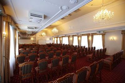Hotel Korona  - конференц-зал, вмещающий 150 человек - ✔️ Hotel Korona**** Eger - 4-х звездочный отель в центре Эгера предлагает скидки на проживание