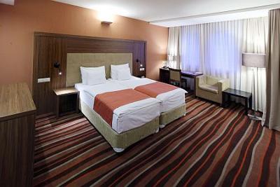 ホテルマカールのペーチでの安い客室、ウェルネスサービスと1泊2食付き - ✔️ Hotel Makár Wellness**** Pécs - ペーチ市のマカールウェルネスホテル