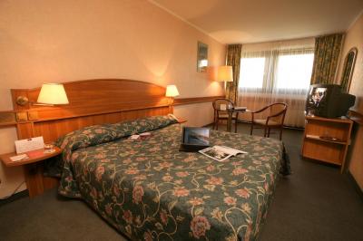 Hermosa habitación doble en el Hotel Mercure Budapest - ✔️ Hotel Mercure Budapest Castle Hill**** - Hotel de 4 estrellas al lado de la estación del Sur