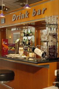 Ibis Styles Budapest City - drink bar - Hotel Mercure Budapest Duna - hotel a 3 stelle vicino al fiume Danubio - ✔️ Ibis Styles Budapest City*** - vista panoramica sul Danubio