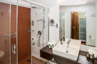 Bonvital Wellness Hotel Hevíz**** baño moderno en Bonvital