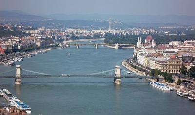 Panorama-Aussicht auf Budapest mit der Kettenbrücke - Novotel Hotel am Ufer der Donau - ✔️ Hotel Novotel Budapest Danube**** - Hotel Novotel Danube Budapest