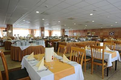 Restaurant in het Hotel Panorama in Heviz met Hongaarse specialiteiten - hotel met halfpension - Hunguest Hotel Panoráma*** Hévíz - Panorama Hotel in Heviz, Hongarije met halfpension voor zeer aantrekkelijke prijzen - hotel verbonden aan het Kuurcentrum Sint Andreas