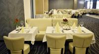 Portobello Yacht Wellness Hotel - elegancka restauracja w Esztergom