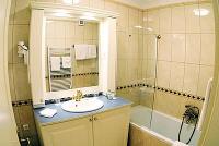 Ванная комната в люкс-отеле Queens Court Hotel Budapest - 5-звездный отель в Budapest