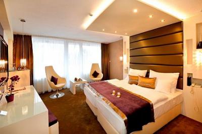 Rum med balkong i Hotell Residence på södra kusten av sjö Balaton - ✔️ Hotel Residence**** Siofok - Konferens och wellness hotell i Siofok vid sjö Balaton