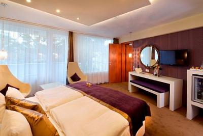 Beschikbare hotelkamer met balkon in het Hotel Residence in Siofok voor actieprijzen - ✔️ Hotel Residence**** Siofok - Goedkoop wellness en conferentiehotel in Siofok, aan de zuidelijke oever van Balaton