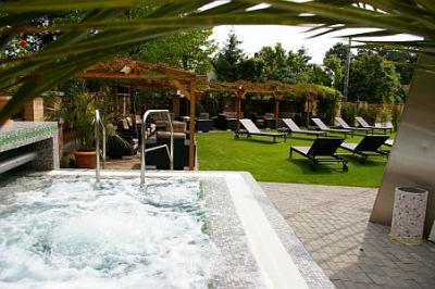 Hotel Residence Siofok con departamento de bienestar para un fin de semana romantica  - ✔️ Hotel Residence**** Siofok - Hotel de bienestar con sala de conferencia a precio descuento en Siofok, en el lago Balaton