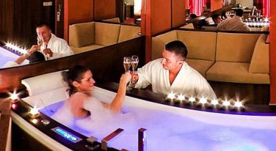 Suite con jacuzzi per un fine settimana romantico al Royal Club Hotel a Visegrad  - ✔️ Royal Club Wellness Hotel**** Visegrád - hotel benessere con pacchetti di mezza pensione a Visegrad