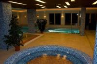 Piscina d'esperienza all'Hotel Wellness Royal Club  - hotel a Visegrad