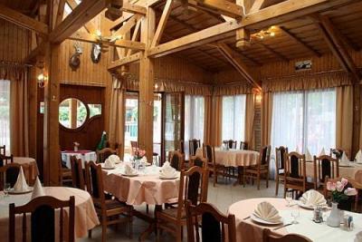 Terrasse  - Hôtel Korona Siófok - Hôtel 3 étoiles sur les rives du Lac Balaton - Hotel Korona Siofok - sur la rive sud du lac Balaton