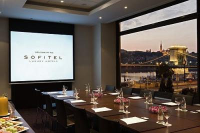 Hotel Sofitel Chain Bridge Budapest - panoramă de neegalat din restaurantul hotelului - Sofitel Budapesta - Sofitel Budapest Chain Bridge***** - hoteluri în centrul budapestei