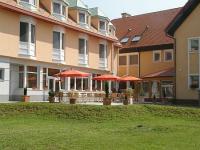 Ristorante con terrazza al Thermal Hotel Aqua a Mosonmagyarovar in Ungheria