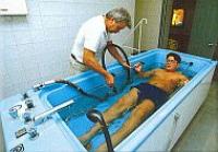 Zabiegi lecznicze w centrum leczniczym - masaż podwodny w Hotel Thermal Liget w Erd, koło Budapesztu