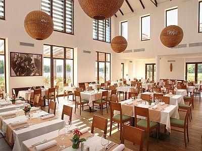 Restaurantul elegant și elegant al hotelului Tisza Balneum - ✔️ Tisza Balneum Thermal Hotel**** - hotel-conferinţe şi wellness