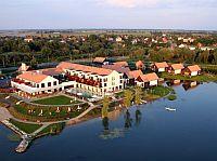 Tisza Balneum Thermal Hotel 4* Tiszafuredのウェルネスホテル