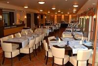 To Hotel elegant restaurant at Bank with special packages