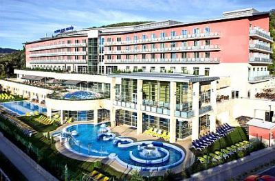 Thermal Hotel Visegradはブダペスト近郊の割引パッケージ - ✔️ Thermal Hotel**** Visegrad - ハ-フボ－ド付格安ホテル、サ-マルホテル　ヴィシェグラ-ド、ウェルネス休暇にご利用ください