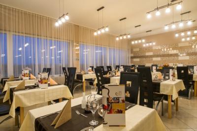 Restaurantul din Vital Hotel din Zalakaros cu mic dejun și cină tip bufet - ✔️ Hotel Vital**** Zalakaros - Hotel Vital wellness cu reduceri, cu demipensiune din Zalakaros