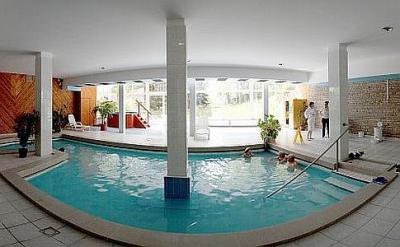 Hotel Fit Heviz -  ヘ－ヴィ－ズのスパ・温泉がありリラックスできる4つ星ホテル  - ✔️ Hotel Fit*** Heviz - ヘ－ヴィ－ズの温泉ホテルがお手頃価格で泊まれます
