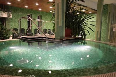 Centrum odnowy biologicznej z jacuzzi w Yacht Wellness Hotel - ✔️ Yacht Wellness Hotel**** Siófok - Promocyjny Hotel Yacht Wellness Siófok