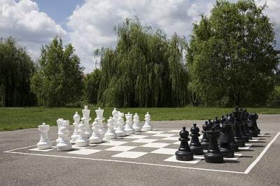 Kültéri sakk a Zichy Park szálloda parkjában - aktív pihenés Bikácson - ✔️ Zichy Park Hotel**** Bikács - akciós wellness hotel Bikácson félpanzióval