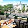 マメイゾンホテル　アンドラ－シのバルコニ－。客室のバルコニ-からはパノラマビュ-が見渡せます。アンドラ-シ通りの近く、ブダペストの中心に位置しており、大変便利です。