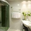 Trevligt badrum på Balneo Hotel Zsori, i Mezokovesd